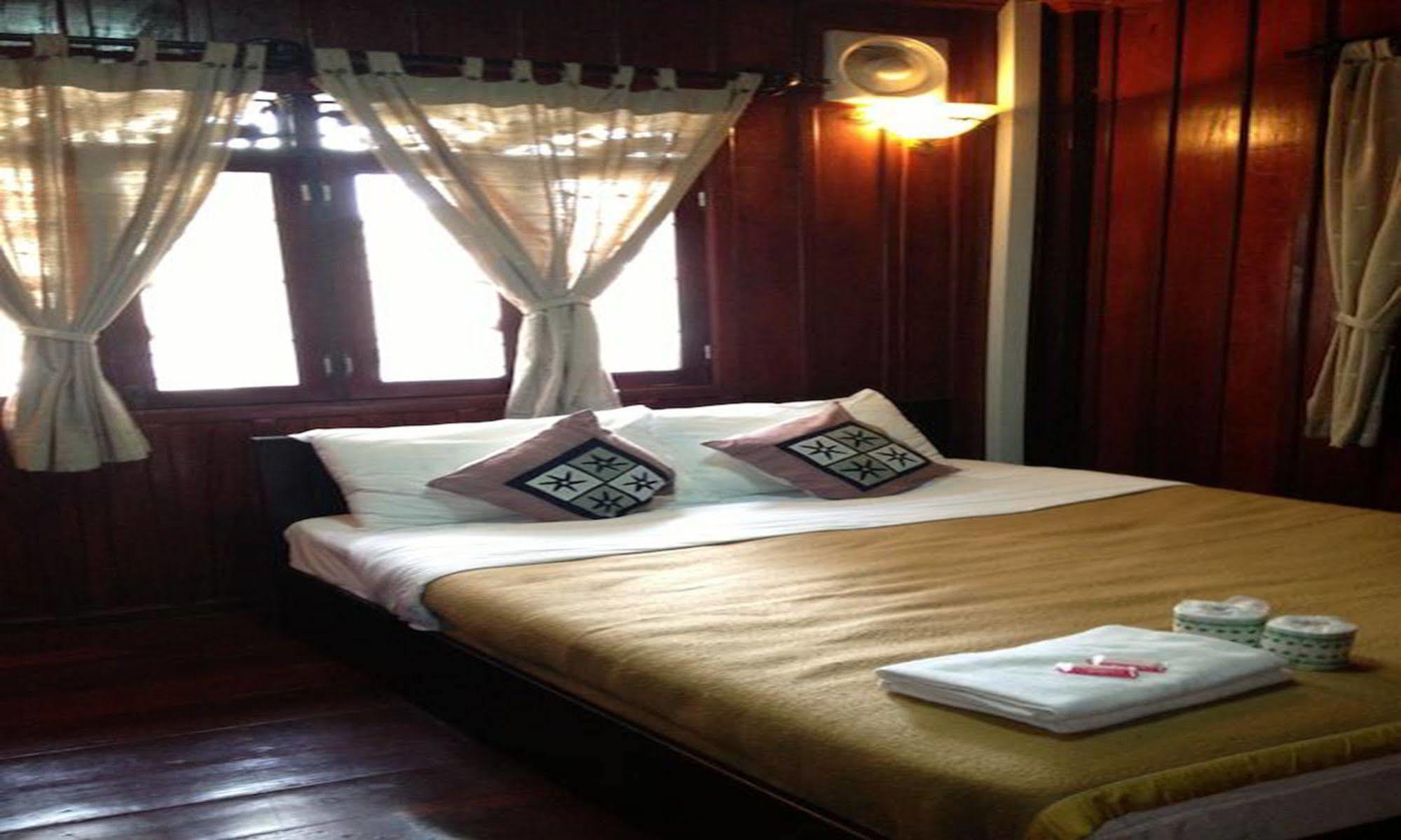 Vanvisa Guesthouse Luang Prabang Ngoại thất bức ảnh