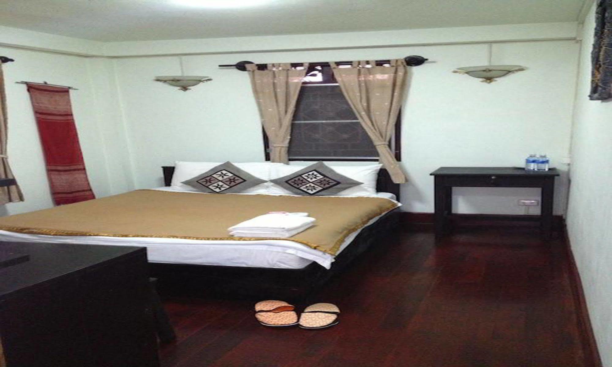 Vanvisa Guesthouse Luang Prabang Ngoại thất bức ảnh